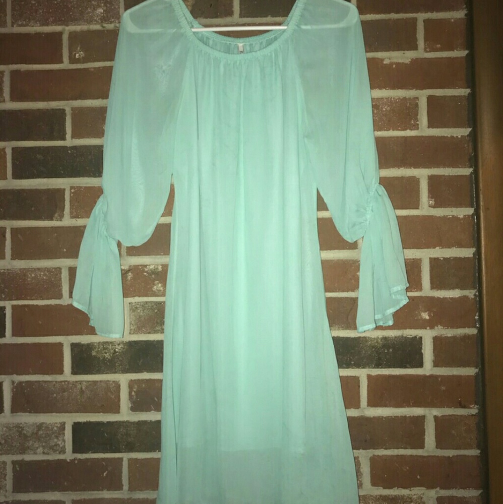 Women's dress - Picture 2 of 4